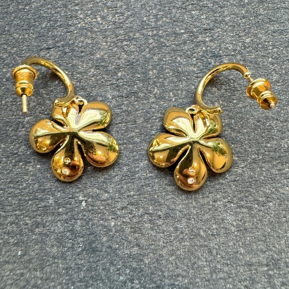 Kate Spade Spring Scene Flower Huggies - Picture 3 of 3